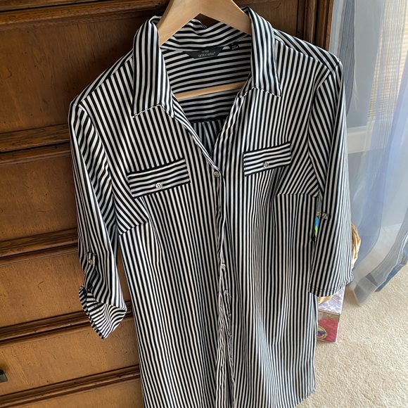 Beautiful button front dress - Picture 7 of 15